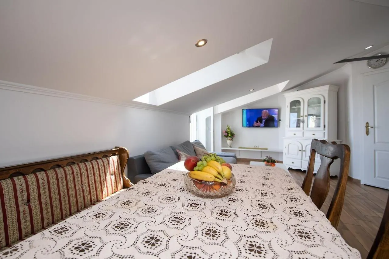 Apartments Villa Anna Icici 0*,  Croatia